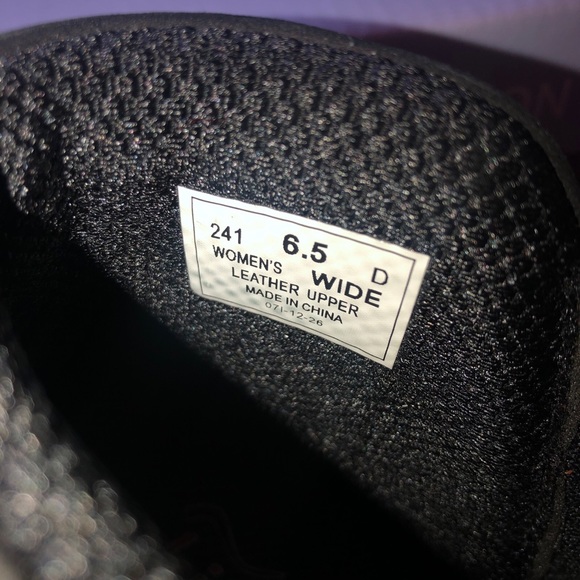 Black leather ankle boots 6.5  with box - Picture 6 of 9